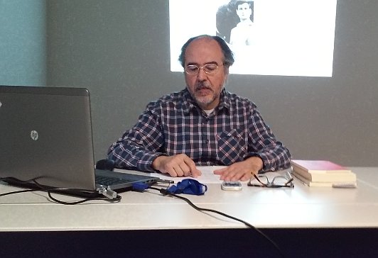 Josep Gerona comenta poemes del poeta palestí Mahmud Darwix