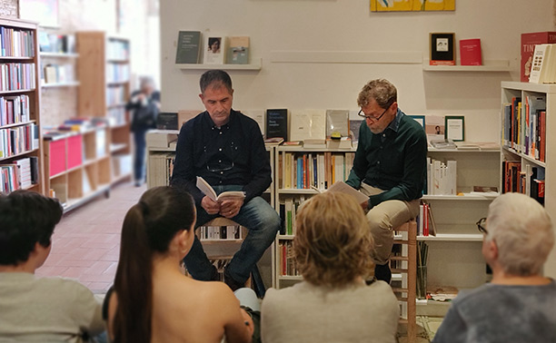Presentación del libro «Les arrels de la nit» de Joan Buixeda en Sant Just Desvern.