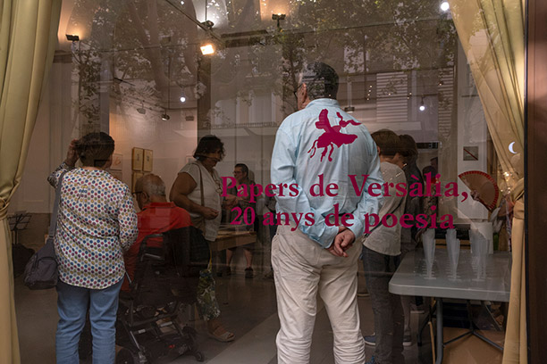 Inauguració de l'exposició «Papers de Versàlia, 20 anys de poesia» al Casal Pere Quart de Sabadell.