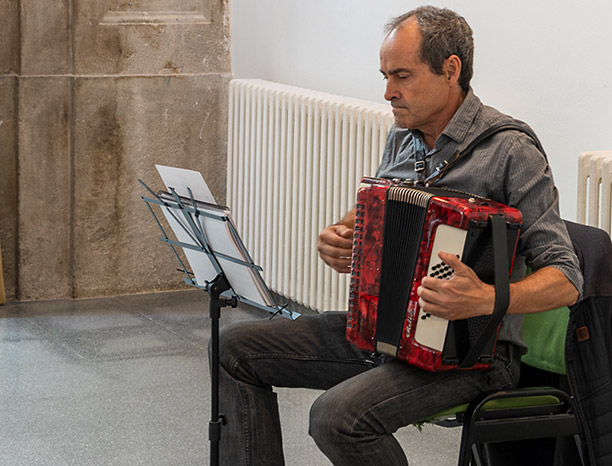 Inauguració de l'exposició «Papers de Versàlia, 20 anys de poesia» al Casal Pere Quart de Sabadell.