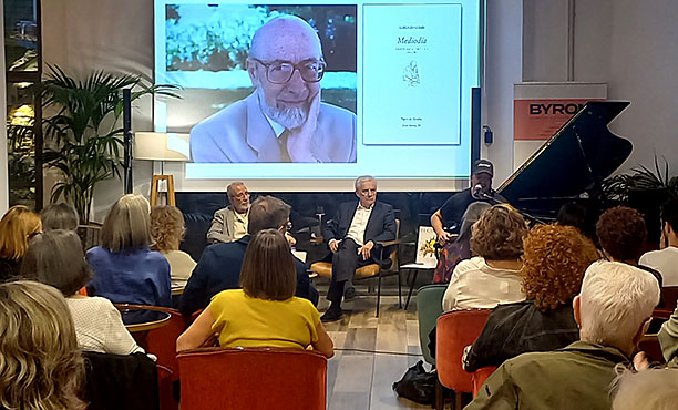 Presentació a Barcelona del llibre «Mediodía», l’antologia poètica de Lorenzo Gomis.