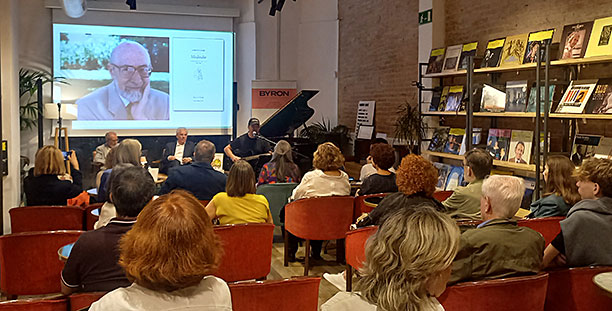 Presentación en Barcelona del libro «Mediodía», la antologia poética de Lorenzo Gomis.