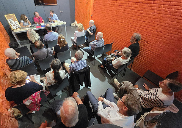 'Papers de Versàlia', 25 anys de poesia, acte amb el Grup poètic REVERSOS.