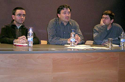 D'esquerra a dreta, els poetes Josep Maria Ripoll, Esteban Mart&iacute;nez i Francesc Reina.