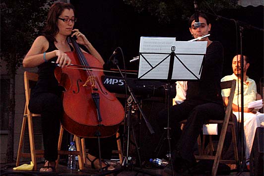 Montse Munill, flauta travessera, i Rosa Navarro, violoncel.