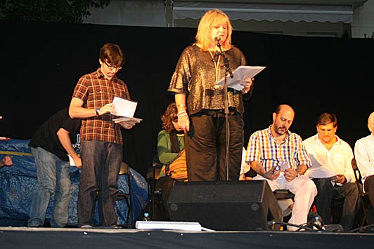 La poeta Maite Soler llegeix al costat d’en David Madueño